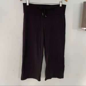Lululemon black capri leggings